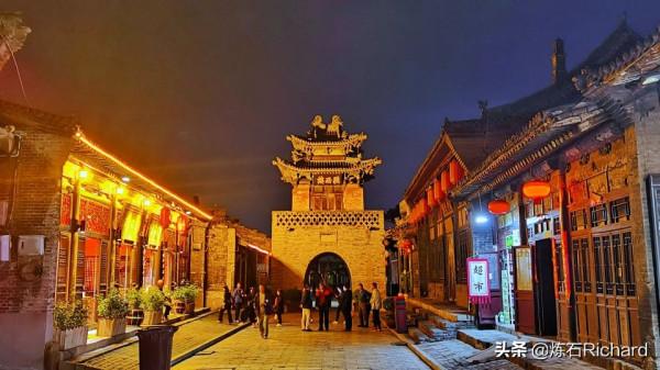 這座古城是中國儲存最好的古縣,現為世界遺產,夜景十分迷人 這座古城是中國儲存最好的古縣,現為世界遺產,夜景十分迷人