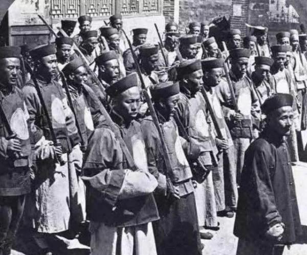 解放後,一位老農走進鄉公所討水,指著毛主席畫像說:那是我的兵 解放後,一位老農走進鄉公所討水,指著毛主席畫像說:那是我的兵