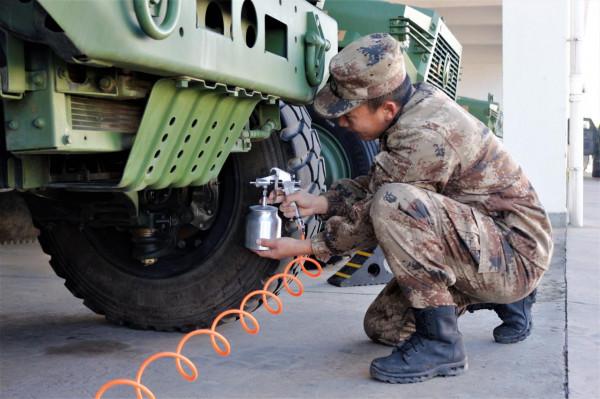 看過來！兵哥哥帶你體驗“沉浸式”裝備保養