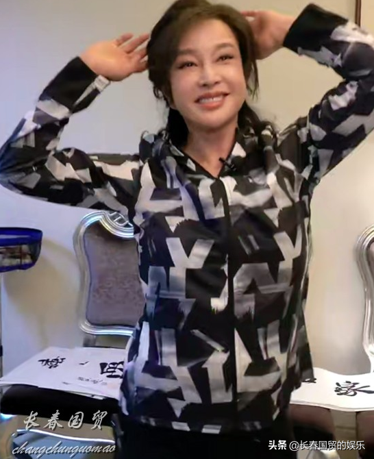 69歲劉曉慶近照曝光,對鏡跳舞充滿活力不輸年輕人 69歲劉曉慶近照曝光,對鏡跳舞充滿活力不輸年輕人