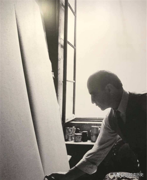 他在畫布上割一刀賣了2個億，買家紛紛質疑，專家：你往刀縫裡看