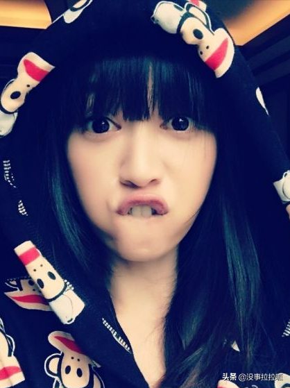 明星們別做烤瓷牙了，這些有兔牙的明星一樣顏值逆天