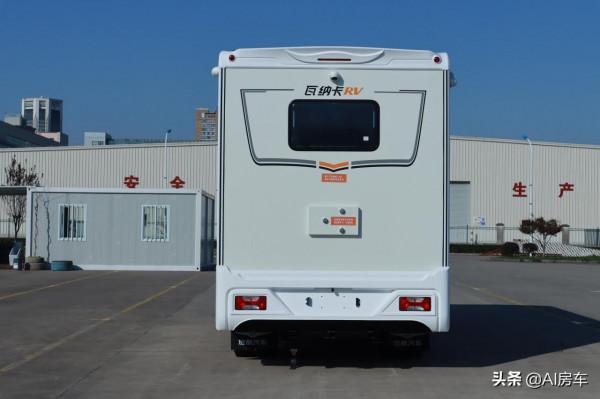 5.2T動力+24V電系統，配置超豪華，實拍國產五十鈴700P輕卡房車