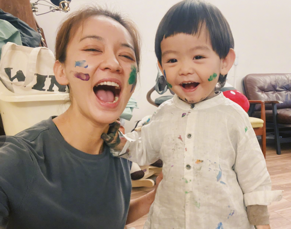 生下兒子才罷休？這7位在2021年生下孩子的豪門兒媳，各個不容易