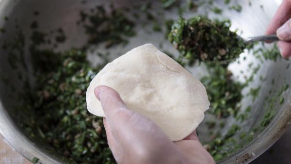 秋天，家裡有它的別扔掉，拿來蒸包子太好吃了，鮮香軟嫩野味十足