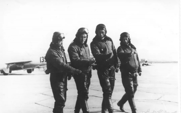 飛行19小時就敢上天攻擊美軍三料王牌,美空軍驚呼:快快回國 飛行19小時就敢上天攻擊美軍三料王牌,美空軍驚呼:快快回國