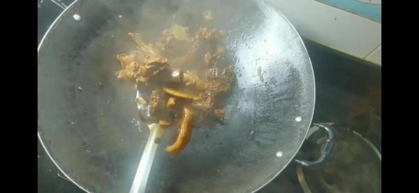 啤酒鴨正宗的做法，不加水，鴨肉軟爛，好吃到連湯汁都不剩