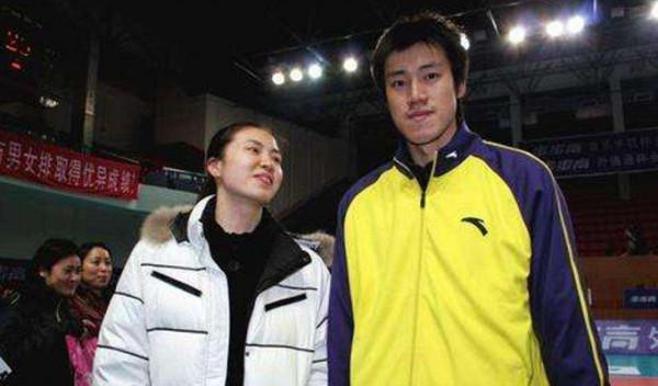 把癱瘓的前夫當自家“弟弟”，前女排名將周蘇紅，有情有義