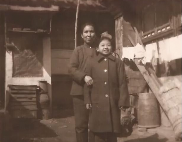 韓紅：6歲父親去世，9歲母親改嫁，奶奶把所有的愛給了我