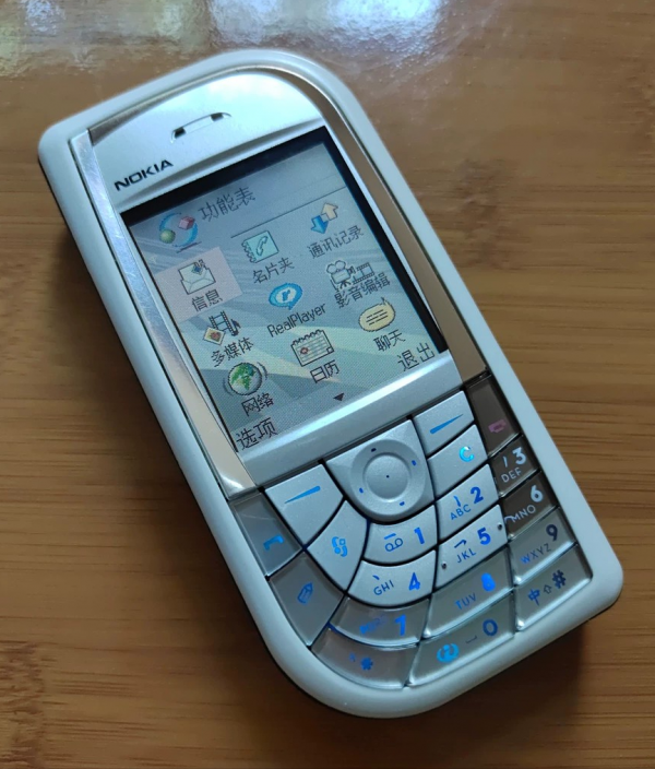 ［經典手機］ 諾基亞7610：2004年首款100萬拍照