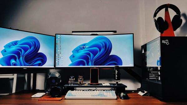 一個數碼博主的桌面2022分享，麻雀雖小五臟俱全