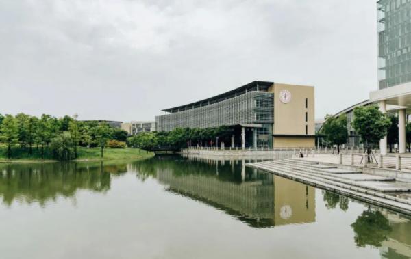 985大學“重新洗牌”，清華大學無緣榜首，浙江大學表現亮眼