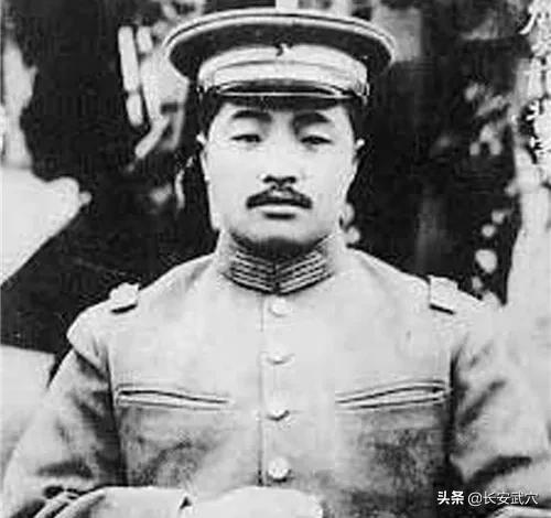 日本人邀請賀龍去東京，賀龍說：東京太小，裝不下我賀龍