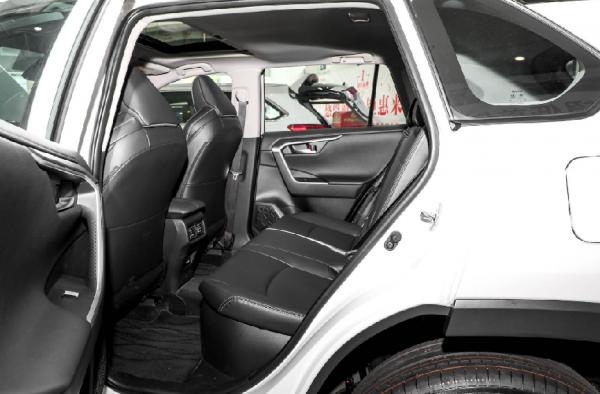 空間大油耗低的經濟適用男,廣汽豐田威蘭達表現如何 空間大油耗低的經濟適用男,廣汽豐田威蘭達表現如何