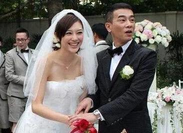 陳小春璀璨情史:6個前任都是靚妹,為何選擇樣貌平平的應採兒? 陳小春璀璨情史:6個前任都是靚妹,為何選擇樣貌平平的應採兒?