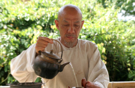 一個被導演跪求演戲的男人，一生不拍廣告，老戲骨魏宗萬值得敬佩