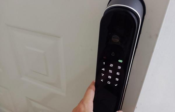 3D人臉識別、影片對講安防監控，給爸媽裝臺德施曼月光寶盒Q8FPro