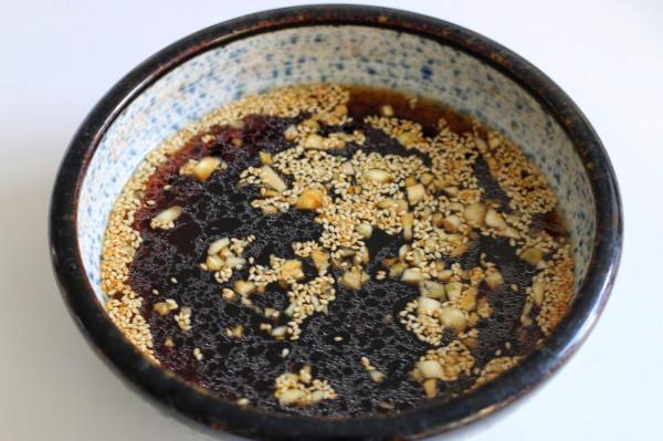 天冷不知道吃什麼，就煮這碗快手面，酸爽開胃，吃著真痛快