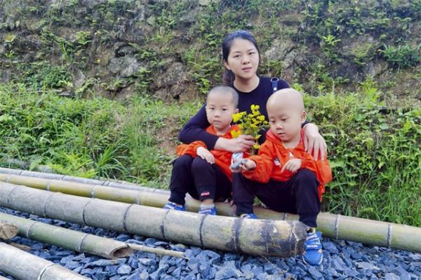 湖南女子經4次人工試管，終於產下雙胞胎，不料3年後生活陷入絕境