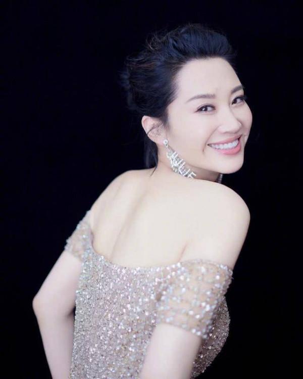 看膩了“白幼瘦”，這6位風姿綽約的女星，年紀越大越有韻味