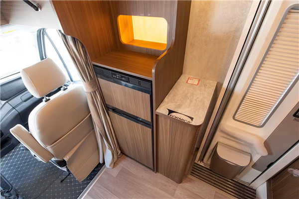 瑞弗房車旗下高性價比產品V800E，美式依維柯不拓展房車