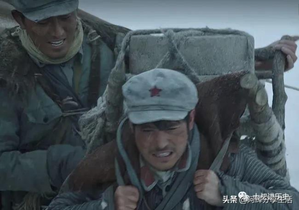 過雪山16歲紅軍小戰士把野菜湯讓給戰友餓死前攥著糖紙包裹的石頭 過雪山16歲紅軍小戰士把野菜湯讓給戰友餓死前攥著糖紙包裹的石頭