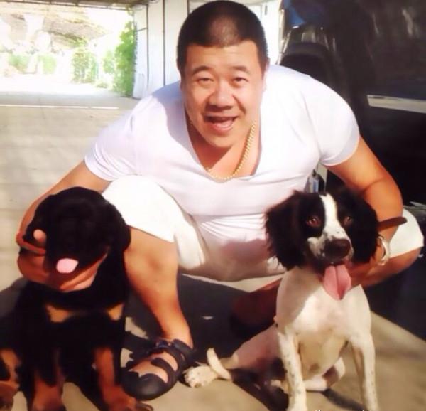 秦衛東：從遼寧電視臺門崗到著名演員，兩次失婚後再婚收穫幸福