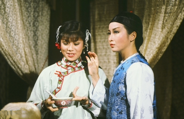 黃杏秀：曾是TVB第一俠女，下嫁陳百祥後，過得怎麼樣？