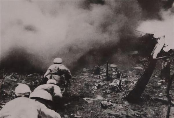 1958年，軍區首長去遼寧辦公，發現一糧庫警衛竟是犧牲5年的戰友