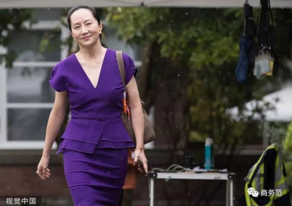 孟晚舟穿紅裙下飛機，女大佬都愛穿什麼品牌？