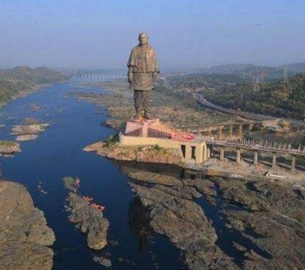 印度造世界最高雕像,對外宣稱全國產,不敢承認從中國進的原材料 印度造世界最高雕像,對外宣稱全國產,不敢承認從中國進的原材料