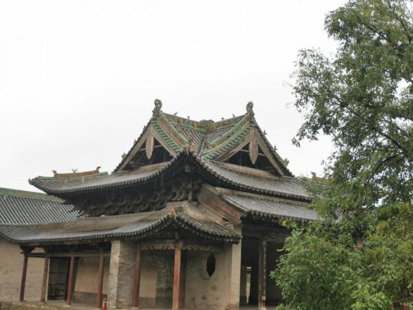 山西這座古戲臺建築精美，恢宏大氣，卻隱匿農村，罕有人至