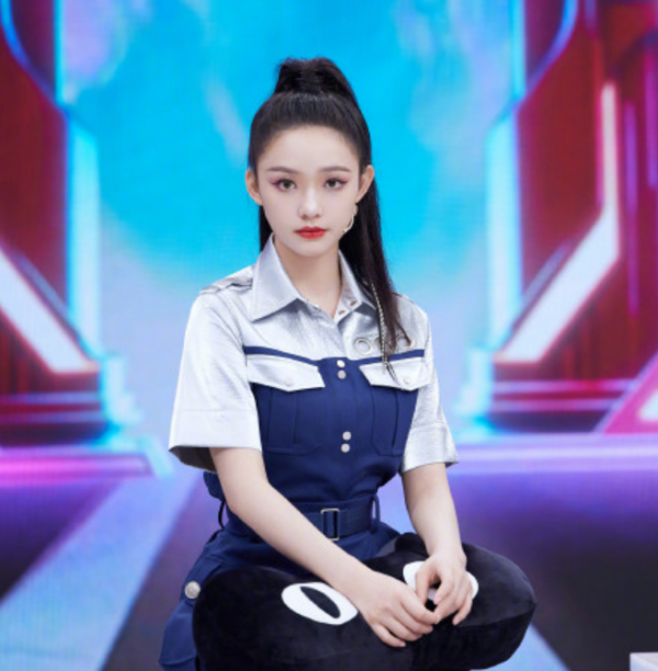 雙十一晚會:易烊千璽像猴、周冬雨性感失敗,金晨唐裝一舞太驚豔 雙十一晚會:易烊千璽像猴、周冬雨性感失敗,金晨唐裝一舞太驚豔