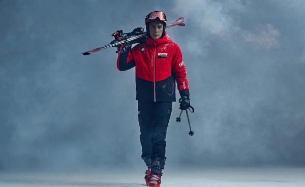 47歲吳彥祖顏值慘跌老不少！穿針織衫留鬍渣上課，男神徹底大變樣