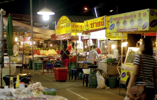 泰國對日本人免籤，為什麼不給中國人免籤呢？到底看不起誰？