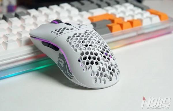 白色顏值賽高!Glorious奧丁無線遊戲滑鼠簡評 白色顏值賽高!Glorious奧丁無線遊戲滑鼠簡評