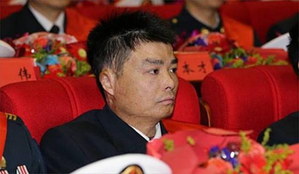 26歲兵哥哥探親途中,勇闖火海救44人全身90%燒傷,因禍結緣女神 26歲兵哥哥探親途中,勇闖火海救44人全身90%燒傷,因禍結緣女神