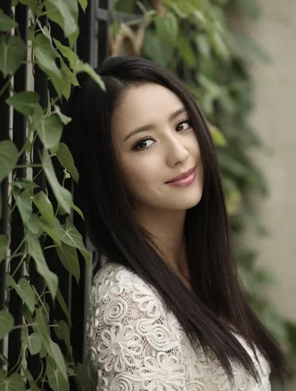 女神佟麗婭的隱忍人生，和她生命中愛過的一個重要男人