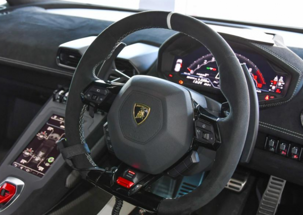 接近賽車的超跑,蘭博基尼Huracán STO氣場十足,擁有鯊魚式前臉 接近賽車的超跑,蘭博基尼Huracán STO氣場十足,擁有鯊魚式前臉