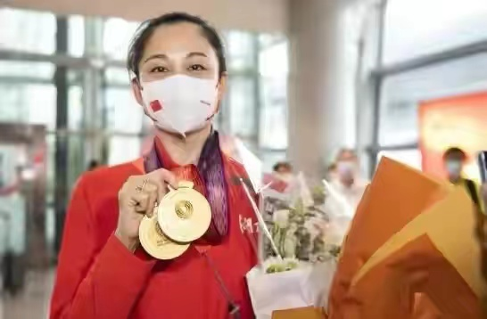 喜訊！中國奧運名將官宣結婚，老公竟是自己粉絲，看電視一見鍾情