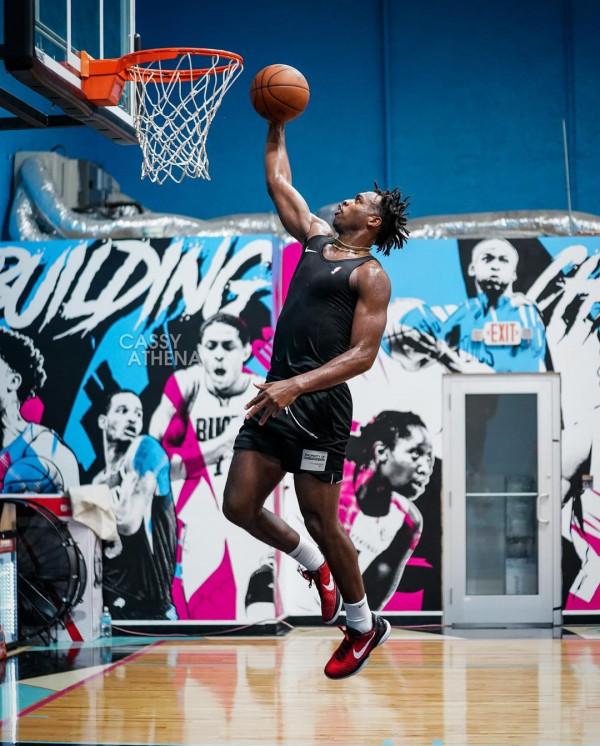 移動的詩篇！多位球員進行對抗訓練，米切爾希爾德等人入鏡