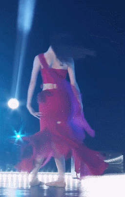 金晨跳舞又殺瘋了？單品穿出一個團的架勢！快來get氣場兩米八的同款