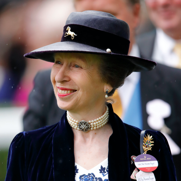 英國71歲長公主新照曝光!裹刺繡大衣盡顯東方古典美,白髮也優雅 英國71歲長公主新照曝光!裹刺繡大衣盡顯東方古典美,白髮也優雅