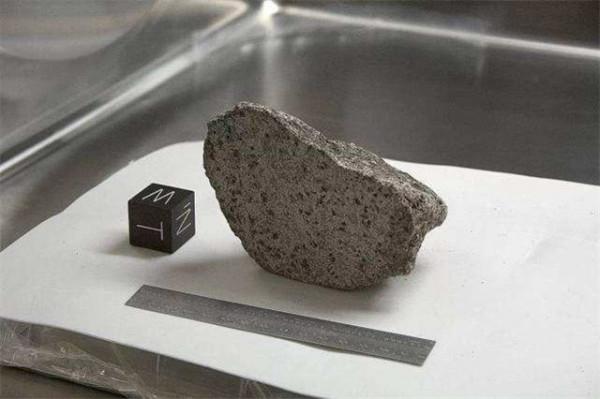 2009年，荷蘭證實美國送的&OpenCurlyDoubleQuote;月岩&rdquo;是假貨，美國：我沒說那是月岩