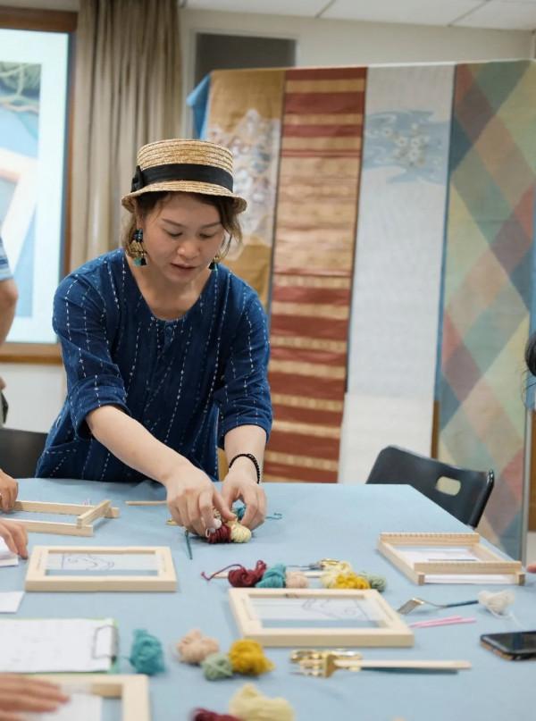 在這場展覽中聆聽明清緙繡書畫和黃道婆的繡織對話 在這場展覽中聆聽明清緙繡書畫和黃道婆的繡織對話