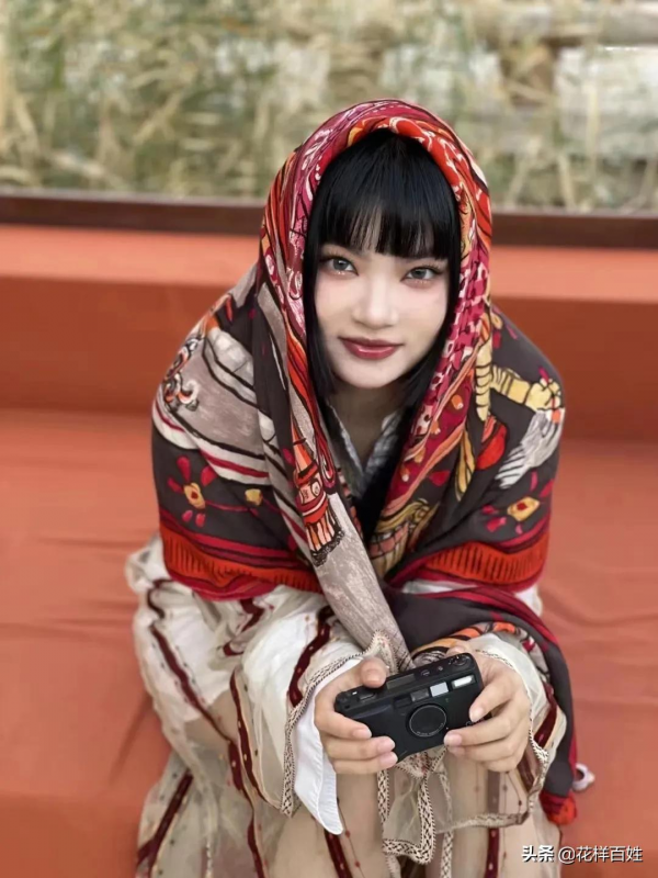 可帥可美，這個超會穿的50歲姐姐，讓我們看到女人該堅持一生的事