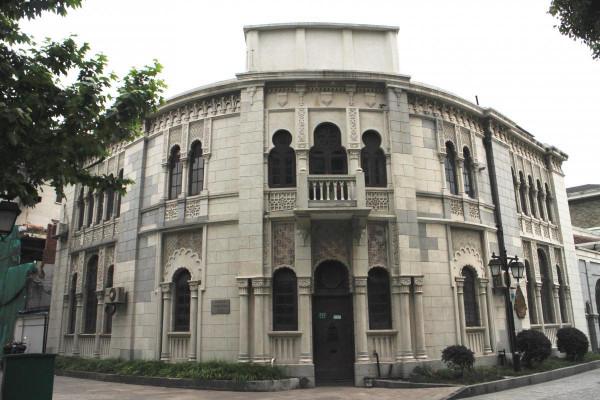 孔令偉：為了給狗騰位置，將國民黨元老趕下飛機，還多次開車撞人