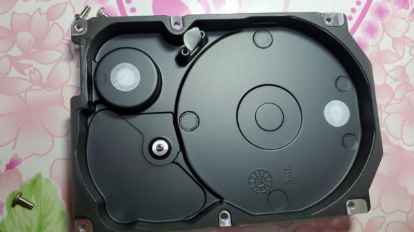 稀奇！20多年前的硬碟拆解