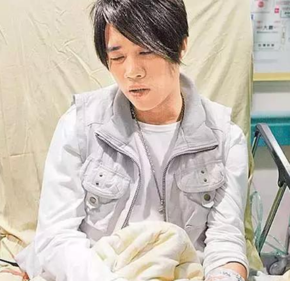巔峰時人氣直逼周杰倫,卻因心臟病淡出歌壇,Tank近況令人唏噓 巔峰時人氣直逼周杰倫,卻因心臟病淡出歌壇,Tank近況令人唏噓