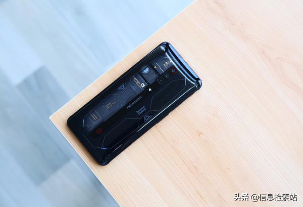 紅魔機皇釋出,9層散熱+120W快充,16+256G僅5399 紅魔機皇釋出,9層散熱+120W快充,16+256G僅5399